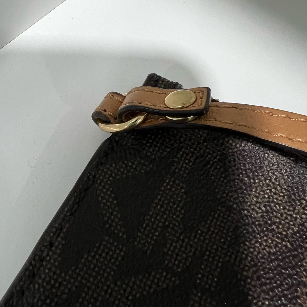 Michael Kors Brown Wristlet, wallet or insert - Picture 9 of 11